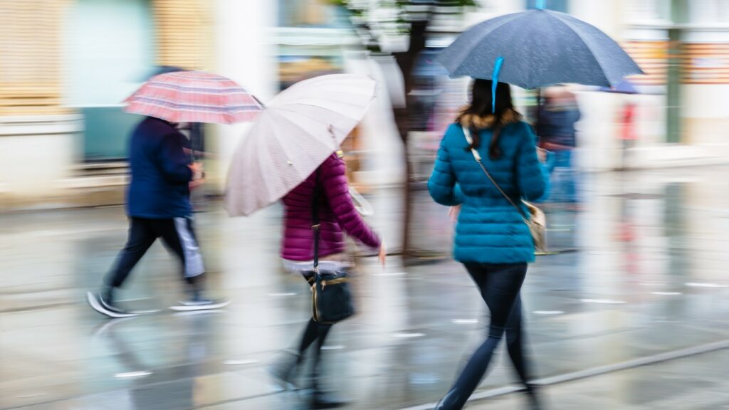 Election uncertainty and poor weather blamed for flat retail sales 1