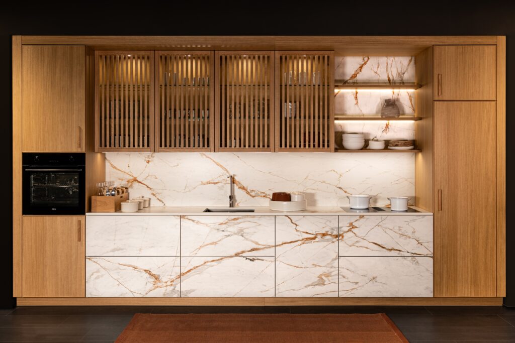 Dekton marble effect kitchen combined with reeded wood doors